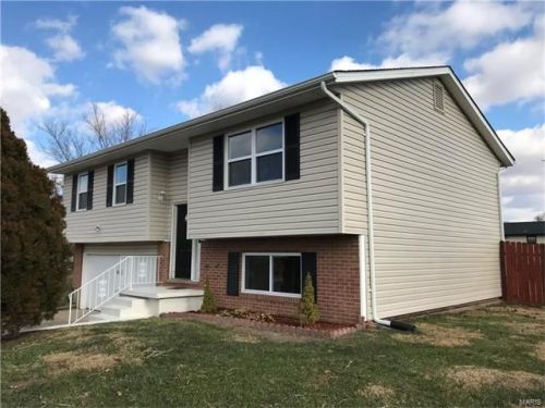 401 Oakwood Dr, Troy, IL 62294-1016