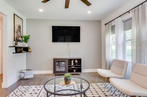 326 Collier Ridge Dr, Atlanta GA  30318-7310 exterior