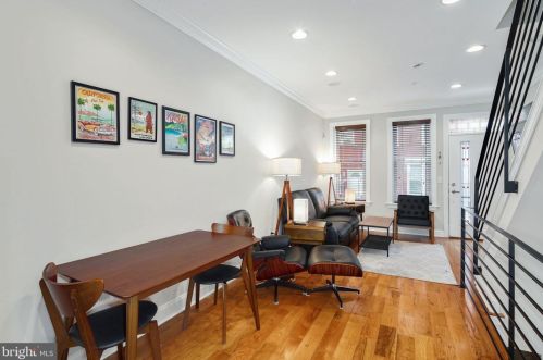 2231 Greenwich St, Philadelphia, PA 19146-4206