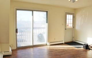 21 Hogan Rd, Lewiston, ME 04240-4008