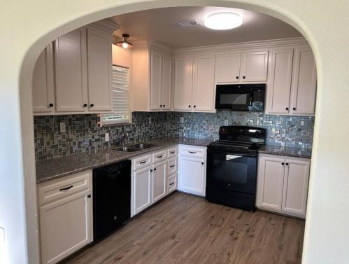 5718 5th St, Danbury, TX 77534-9807