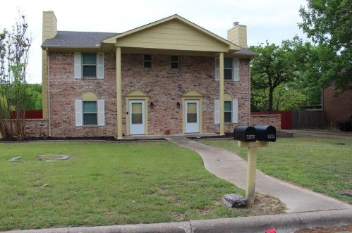 1935 Crooked Ln, Fort Worth TX  76112-4525 exterior