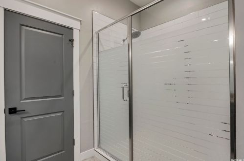 2712 Mt Jordan Rd, Sandy UT 84092-3380 exterior