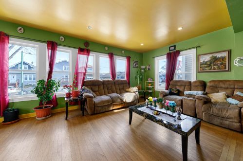 3424 Nagle Ave, Chicago, IL 60634-3812