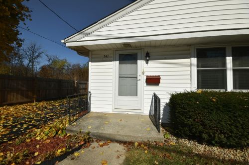 541 Division St, Crete, IL 60417-2815