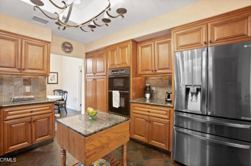 2036 Montecito Dr, Glendale CA  91208-1824 exterior