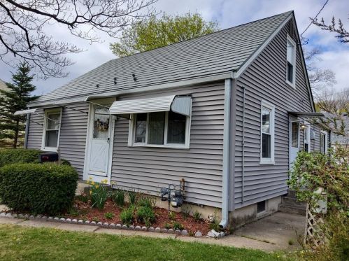 77 Doris Ave, Warwick, RI 02889-1707