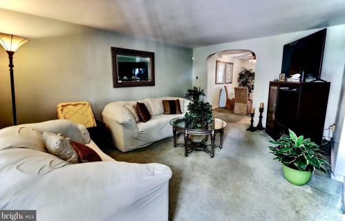 2453 Mercer St, Harrisburg, PA 17104-2132