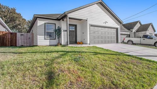 4745 Chapman St, Fort Worth, TX 76105-3641