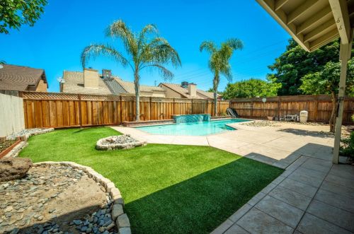2205 Stagecoach Cir, Modesto, CA 95358-1078