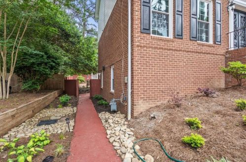 2132 Dunwoody Glen Ct, Atlanta GA  30338-1364 exterior
