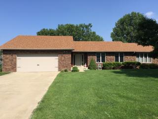 382 Spruce St, Manteno, IL 60950-8406