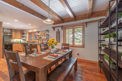 11682 Chalet Rd, Truckee CA  96161-6717 exterior