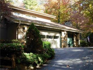 233 Club Dr, Sapphire, NC 28774-8519