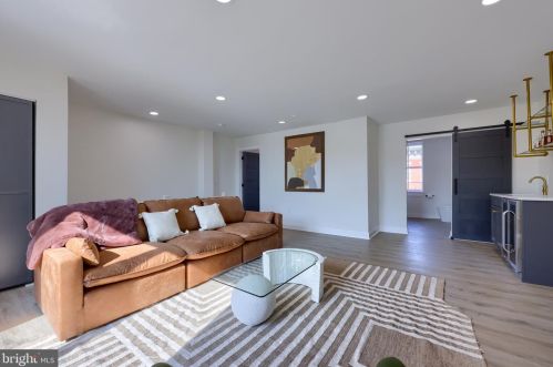 18 Walnut St, Lancaster PA  17602-4924 exterior