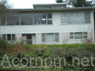 2710 Emerald St, Eugene OR  97403-1635 exterior