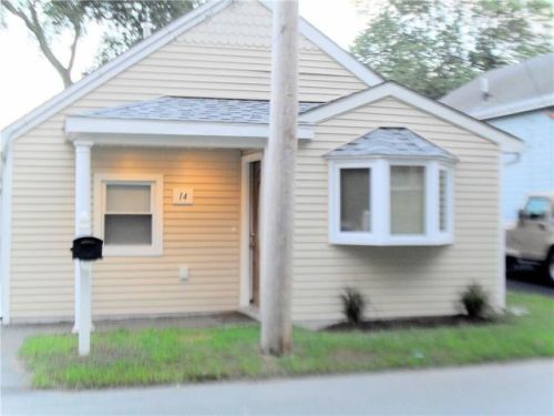 14 Allen Ave, Warwick, RI 02889-3913