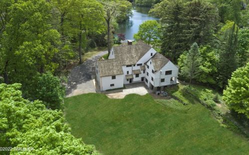 20 Brother Dr, Greenwich CT  06830-6750 exterior