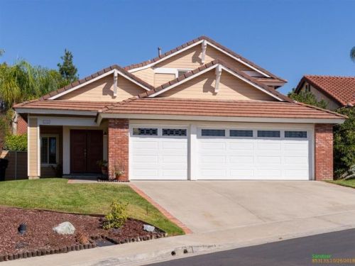 1985 Vineyard Ave, Vista, CA 92081-5327