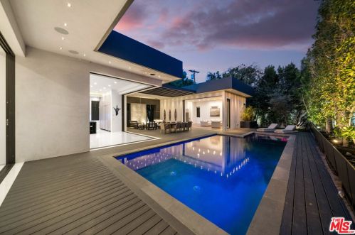 4458 Mammoth Ave, Van Nuys, CA 91423-3608