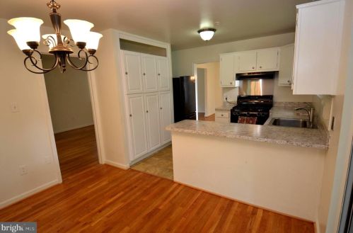 8715 Kenilworth Dr, Springfield VA  22151-1101 exterior