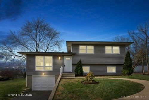 140 Skyline Dr, Carpentersville, IL 60110-1539