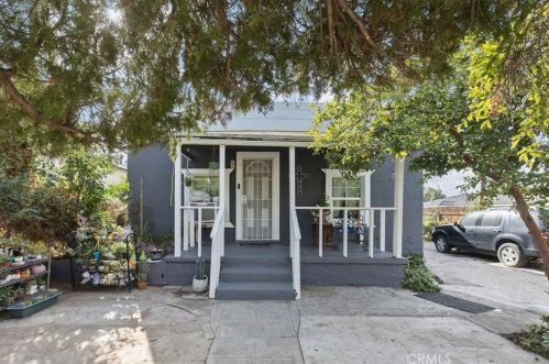 2950 11th St, Riverside CA  92507-4961 exterior