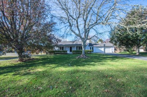 106 Kane Ave, Middletown, RI 02842-5936