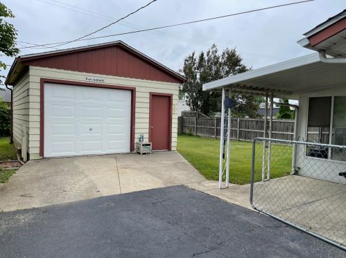 807 Allen Dr, Springfield, OH 45505-2703