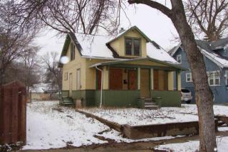 15 8th St, Minot, ND 58703-3038