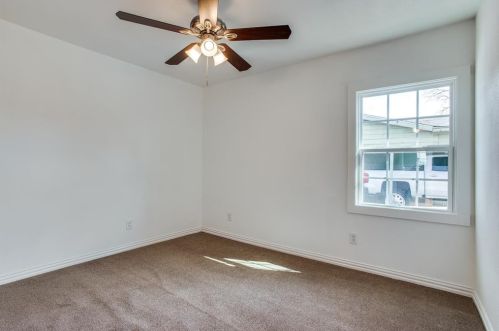 6025 Tallie Rd, Fort Worth TX  76112-7933 exterior