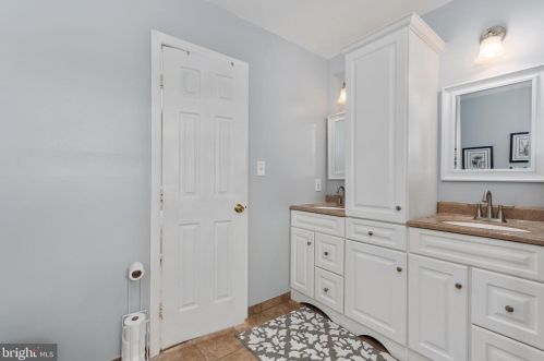33 Linden Ave, Pitman NJ  08071-2109 exterior