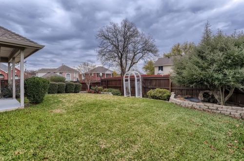 1401 Summerhill Dr, Carrollton, TX 75007-6049