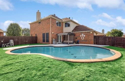 1905 Kerr Ct, Carrollton TX 75010-3208 exterior