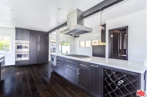 4060 Camino De La Cumbre, Van Nuys CA  91423-4522 exterior
