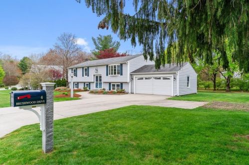 4 Brushwood Dr, Lincoln, RI 02865-1005