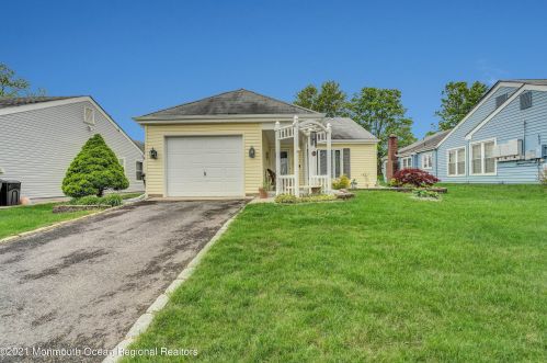 113 Buckingham Dr, Lakehurst, NJ 08759-6717