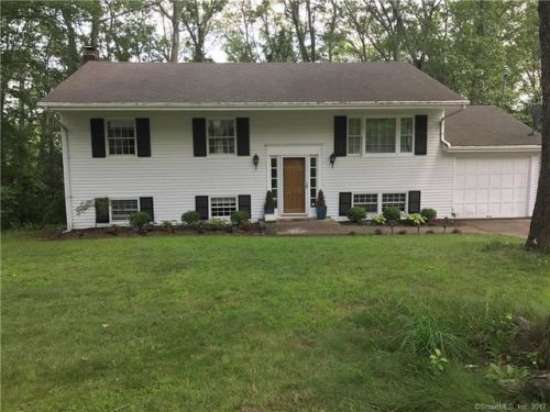 16 Hillwood Dr, Niantic, CT 06357-1823