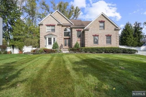 33 Bethany Cir, Closter, NJ 07624-1665