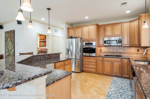 34 Redwood Dr, Tinton Falls NJ  07712-8702 exterior