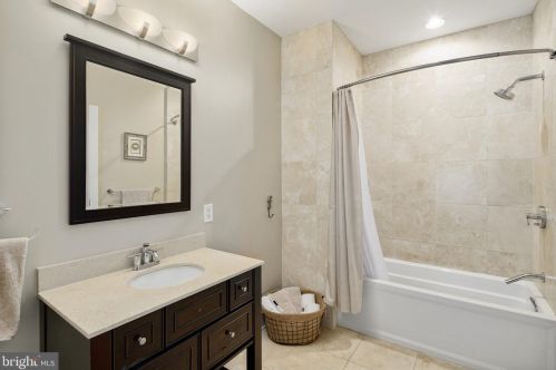 764 19 St, Philadelphia PA 19130-2001 exterior