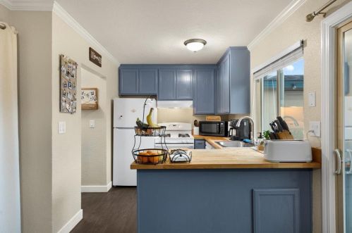 27447 Ponderosa Ct, Hayward CA  94545-4128 exterior