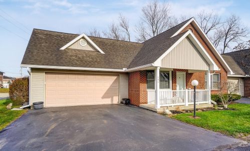 484 Ridgeview Cir, Springfield, OH 45504-1390