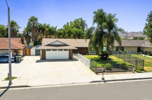 5130 Swallow Ln, Riverside, CA 92505-2554