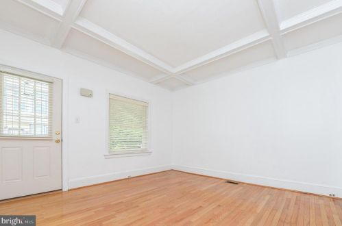 1 Lee Ave, Tavistock, NJ 08033-1305