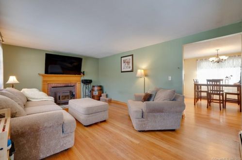 82 Bruce Ave, Southington, CT 06489-2804