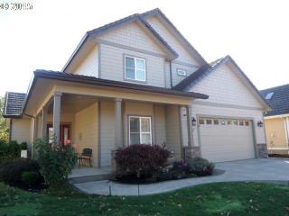 382 Pebble Beach Dr, Walker, OR 97426-9896