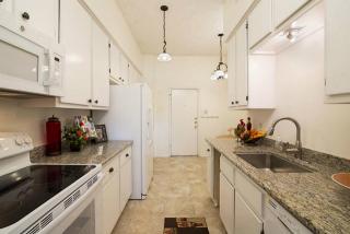 89 Chelsea Blvd, Houston TX  77006-6247 exterior