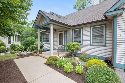 7 Crabapple Ln, Niantic CT  06357-1257 exterior