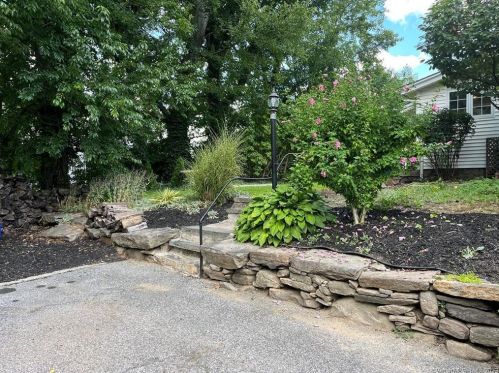 4 White Birch Ct, Norwalk CT  06851-5615 exterior